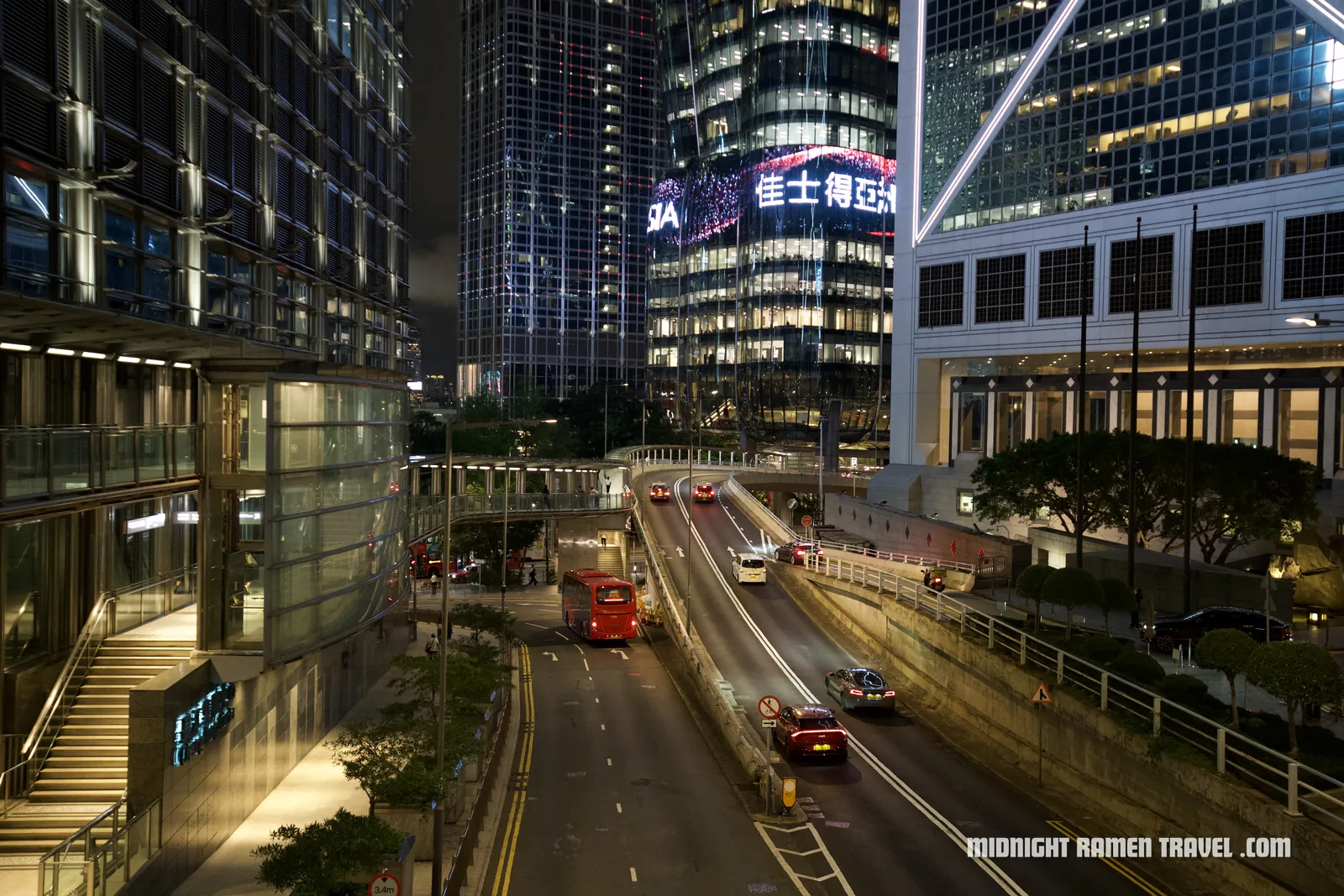 hong kong central street at night