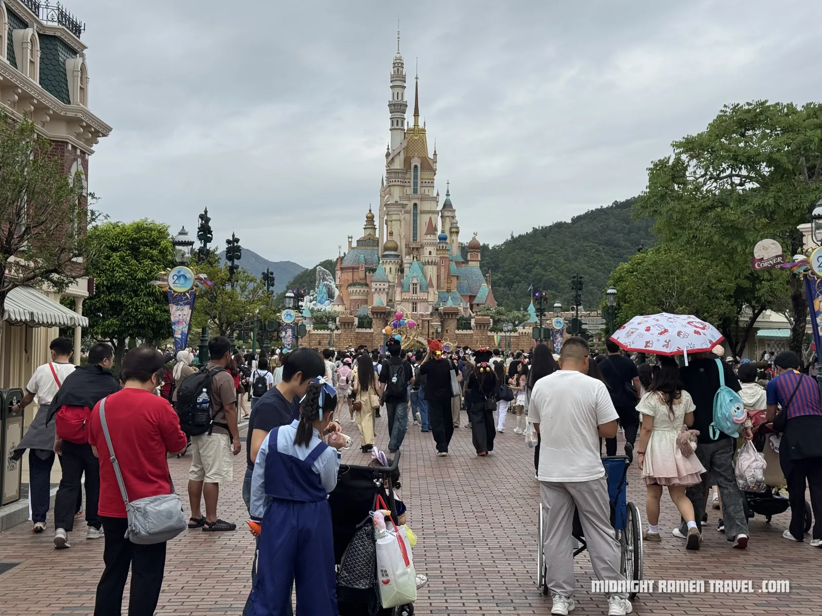 hong kong disneyland main street