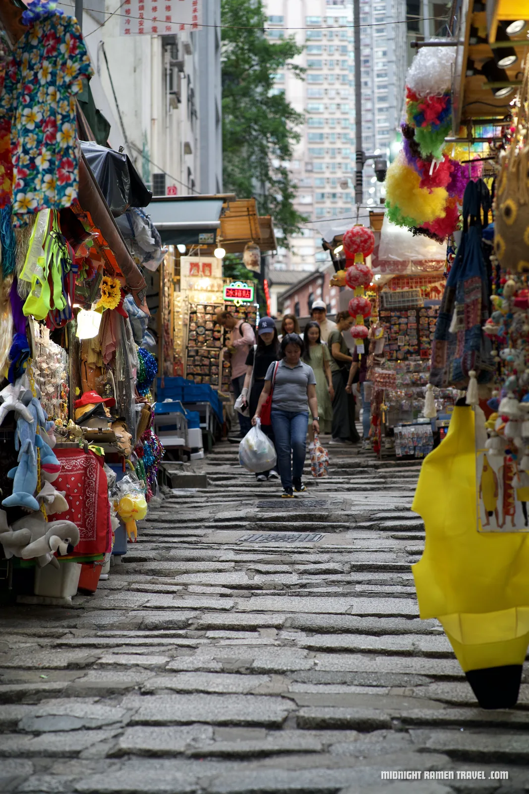 hong kong steep steps alley