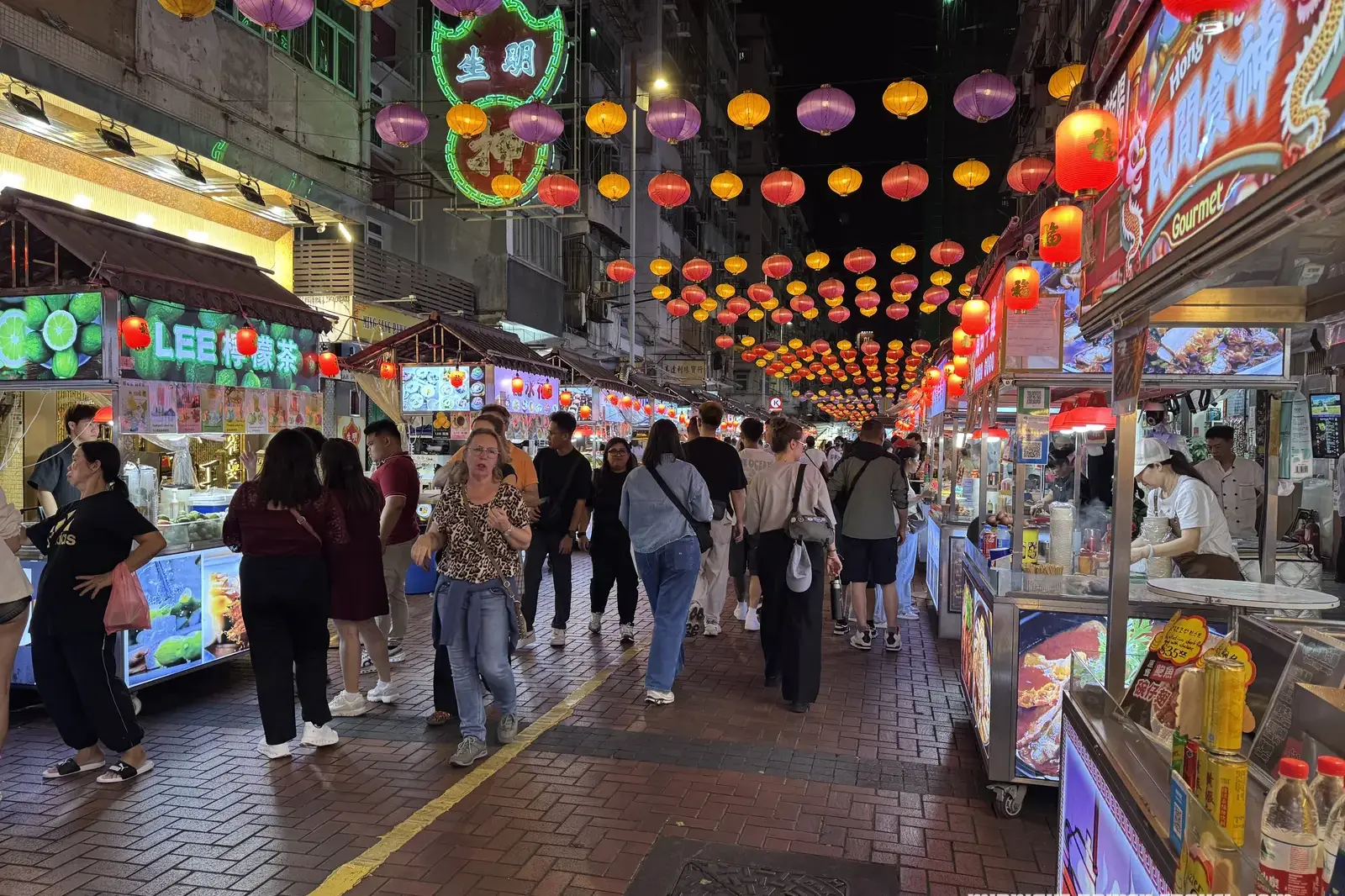 hong kong temple street night market uai