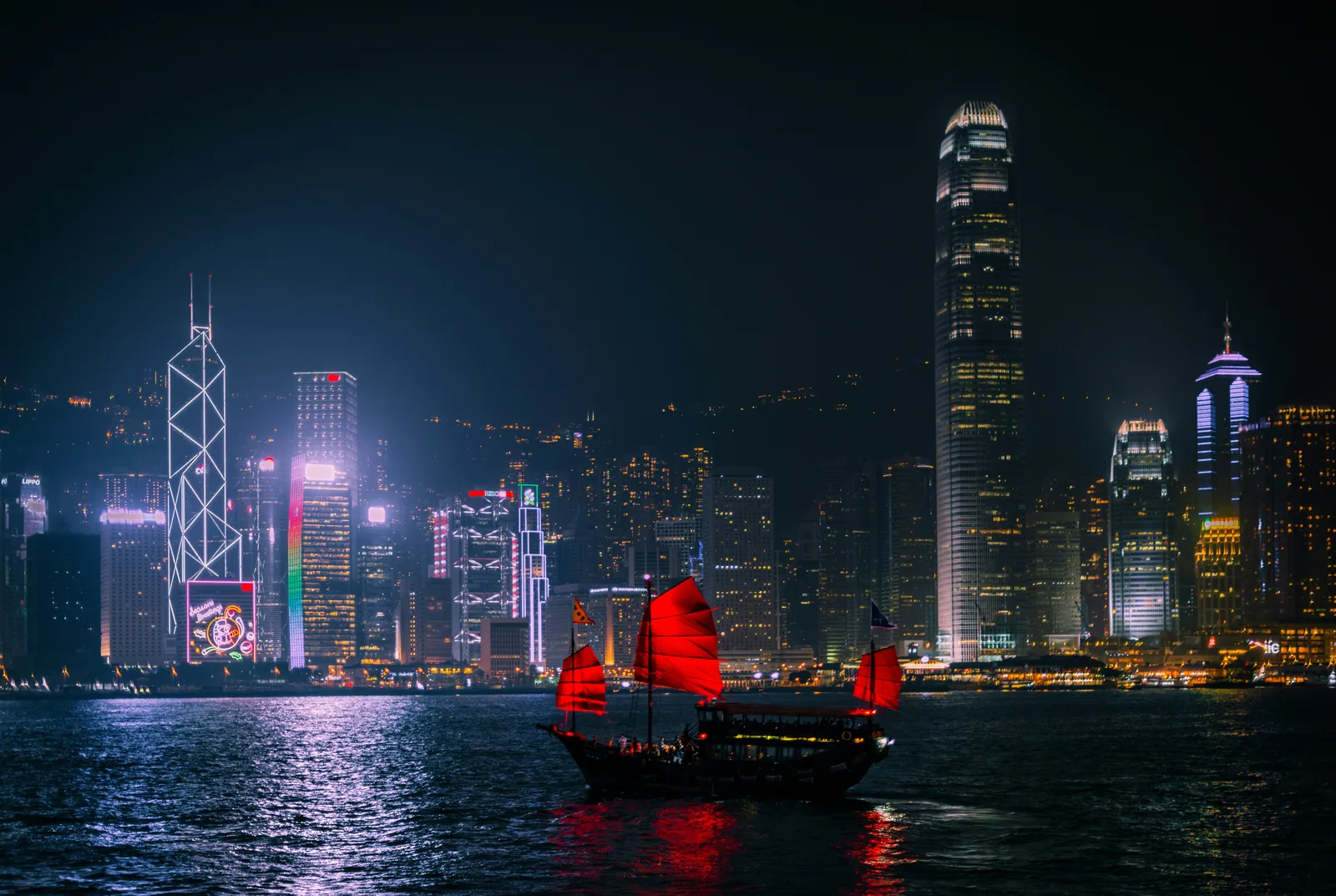 hong kong aqualuna vic harbour 2